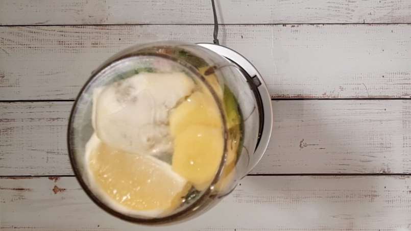 Revitalisierender Smoothie aus Brennnessel, Spinat, Ingwer und Zitrone, foto 4