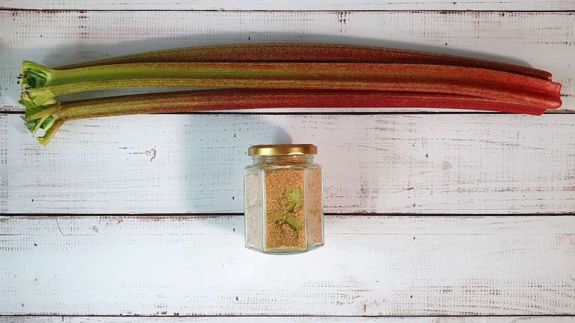 Rhabarbersirup mit eingeweichtem Zucker, foto 3