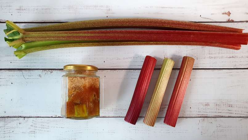 Rhabarbersirup mit eingeweichtem Zucker, foto 7
