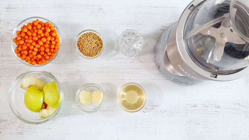 Sanddorn-Smoothie mit Apfel, Ingwer, Blütenstaub und Honig, foto 2