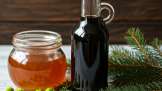 Tannenknospen-Sirup mit Honig
